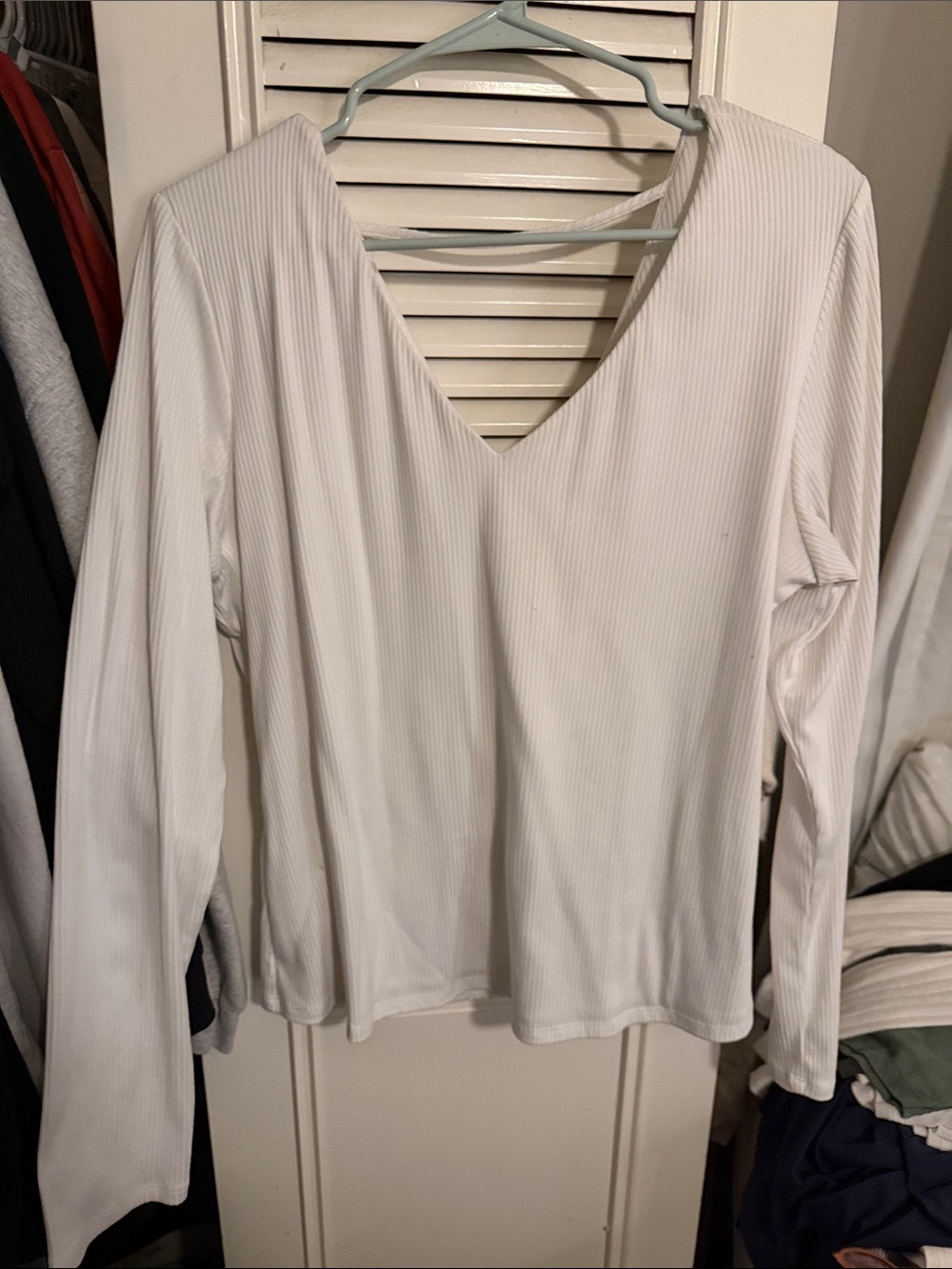 nine britton White Ribbed V-Neck Long Sleeve Top
